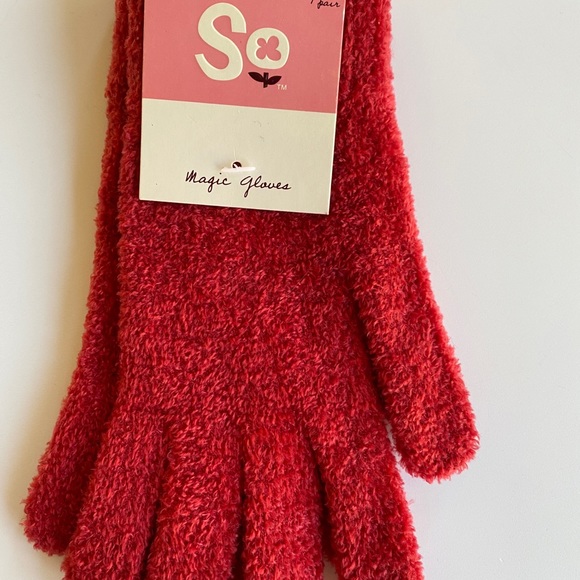 SO red women’s gloves. Not heavy or thick but good for cool days or to layer. - Picture 3 of 3